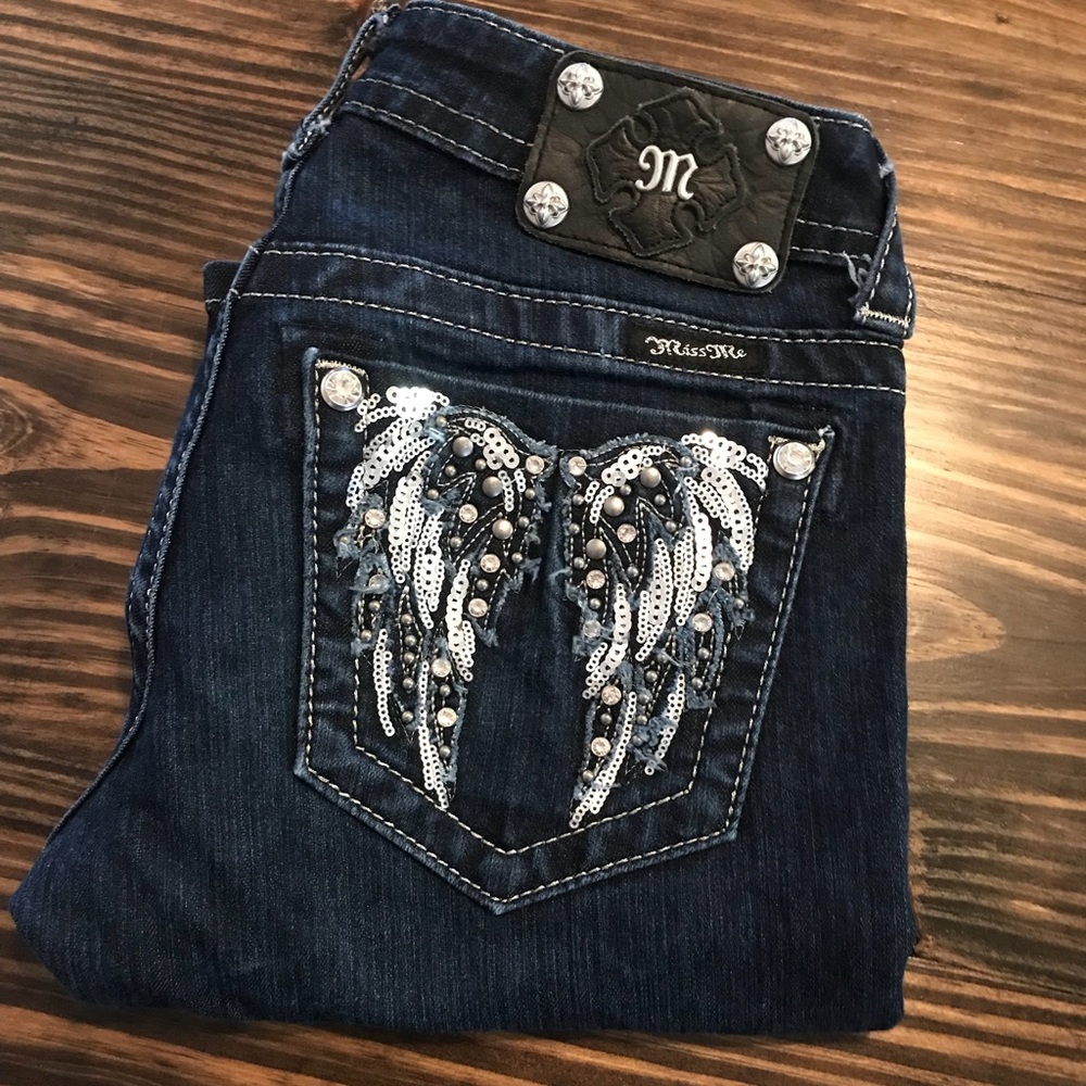 **SOLD**Miss Me Straight Leg/Skinny Jeans